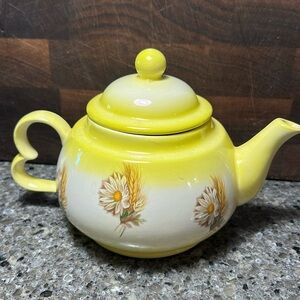 Hall pottery 1984 vintage teapot